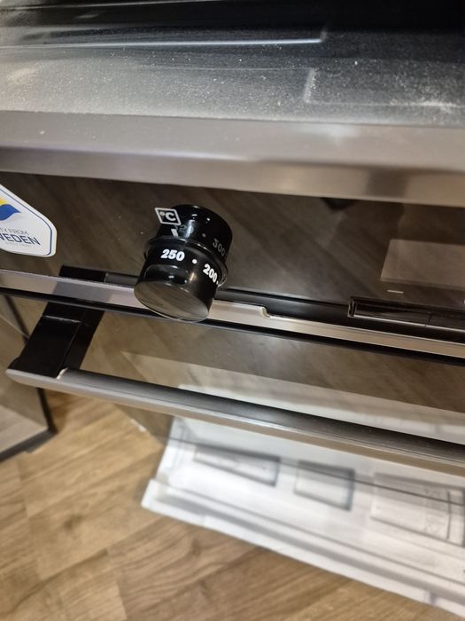 Piekarnik Electrolux, model EZA5420AOX.
Jest to wielofunkcyjny piekarn