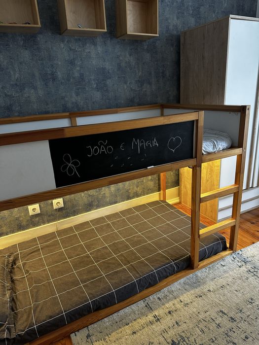 Beliche em madeira IKEA modelo Kura