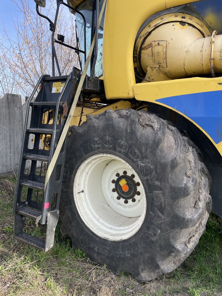 Комбайн New Holland CSX7080