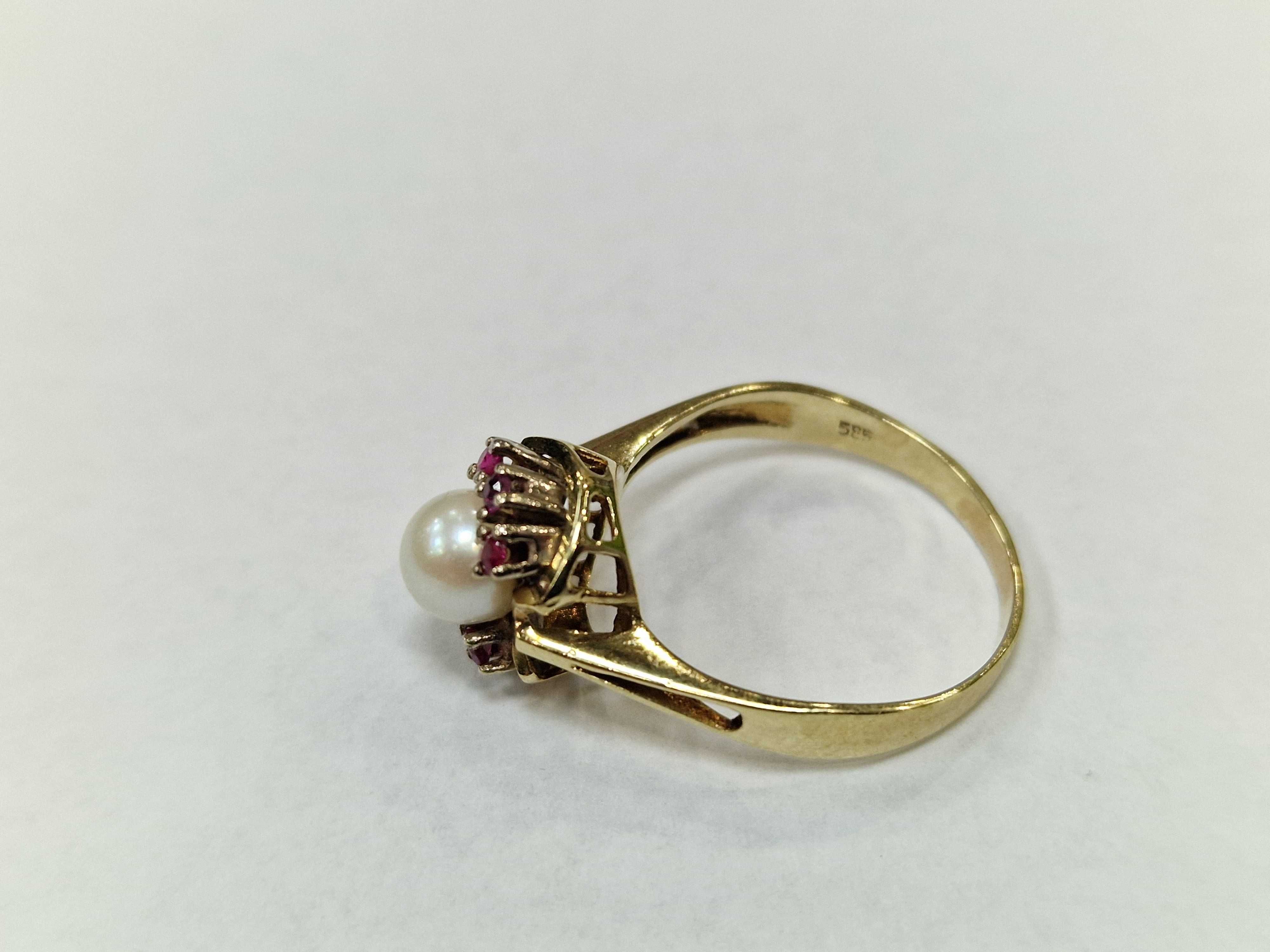 Złoty pierścionek/ 585/ 3.32 gram/ R17/ Perła/ Rubiny