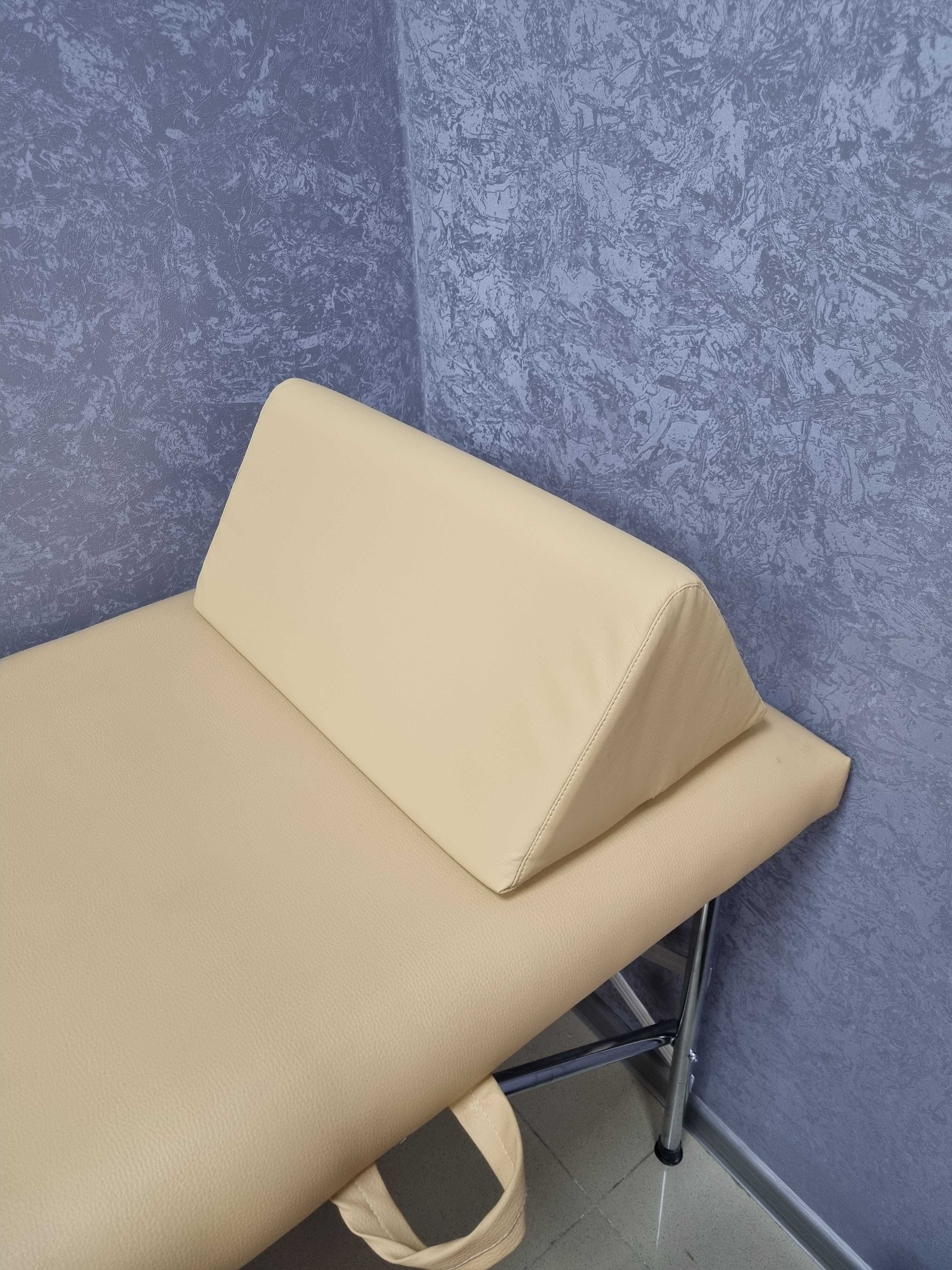 Косметологічна подушка під ноги для масажних столів та кушеток