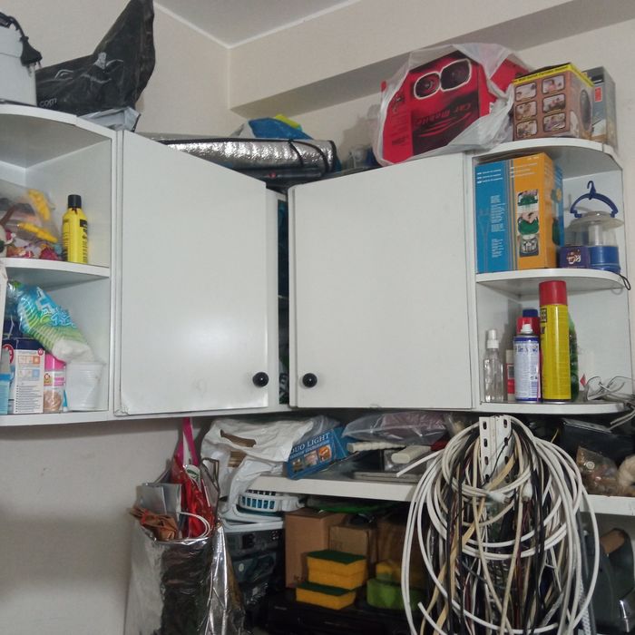 Dou armários de cozinha e sapateira em bom estado terá que os vir busc