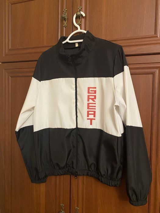 Продам ветровку в хорошем состоянии