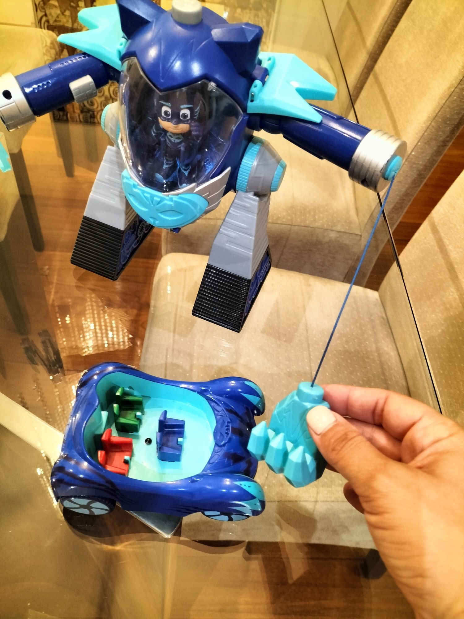 Robô PJ Masks Catboy com oferta de carro