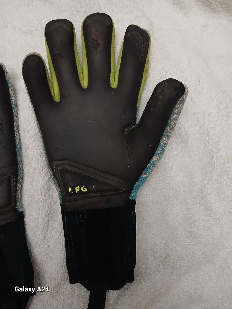 Рукавички adidas PREDATOR PRO воротарські ,р.7 , 8