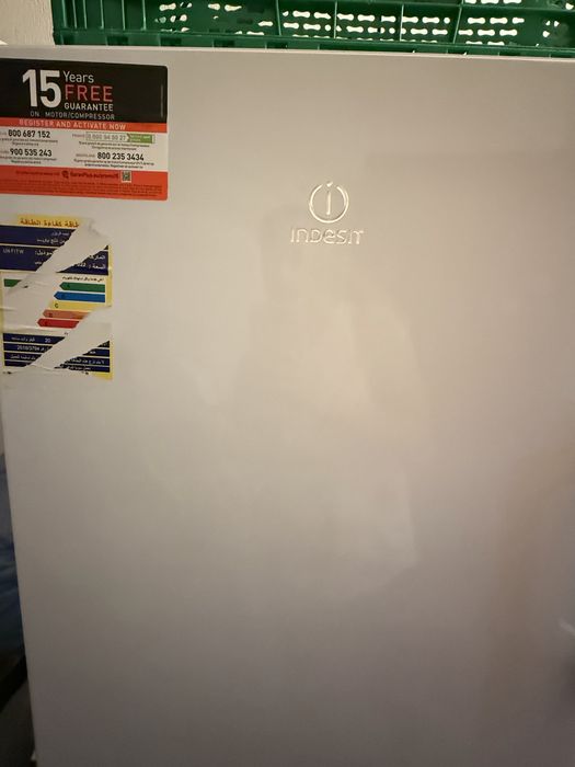 Arca congeladora vertical Indesit  - NO frost - 6 gavetas