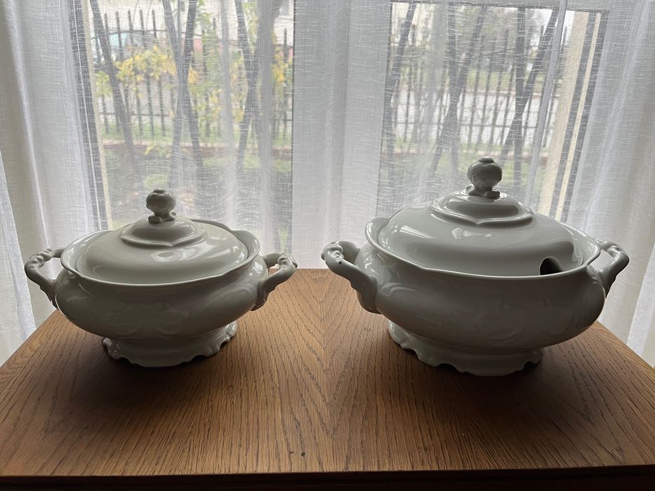 Dwie wazy do zupy : mała i większa