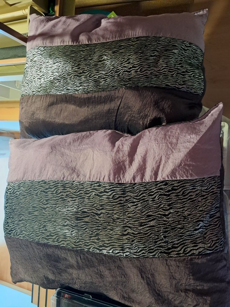 Colcha de casal + 2 cortinados + 2 almofadas