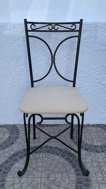 Conjunto Mesa e Cadeiras