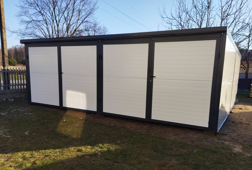 Garaż z płyt warstwowych 5,7x6m. H-2,1m.