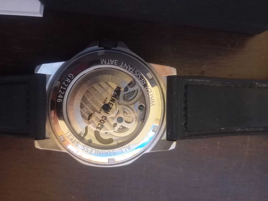 á venda:
relógio automático KENNETH COLE AUTOMÁTICO ESQUELETO.