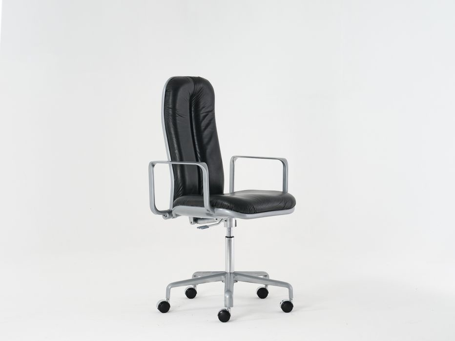 Cadeira executiva da Hille modelo supporto