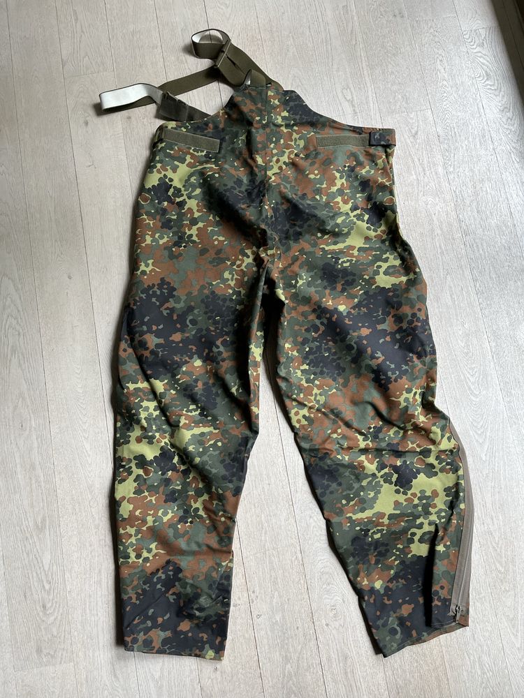 Kurtka  z kapturem i spodnie wodoodporne Flecktarn Bundeswera