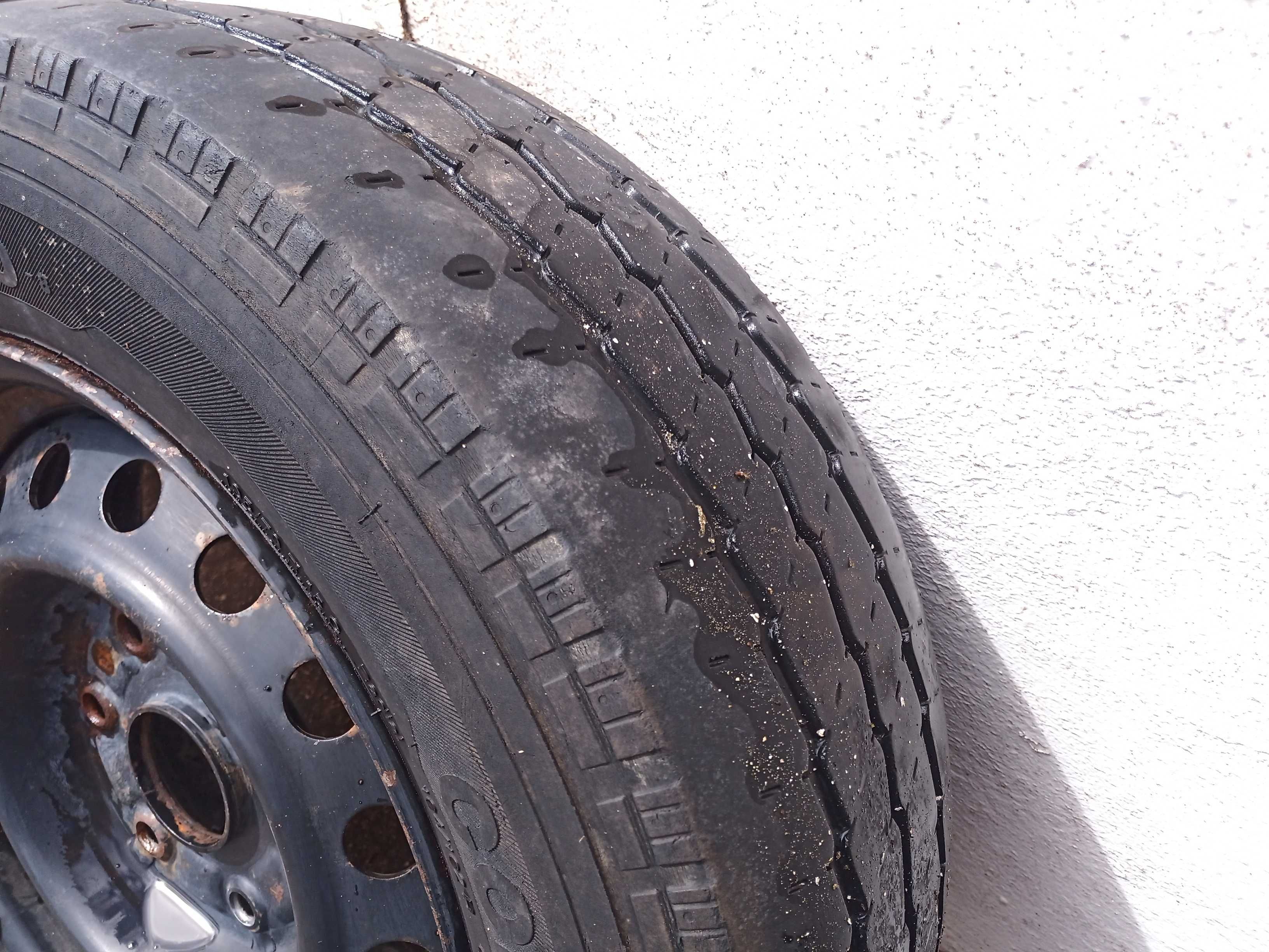4 Rodas de Toyota HiAce 2003 ferro com pneus continental 195/70 R 15
