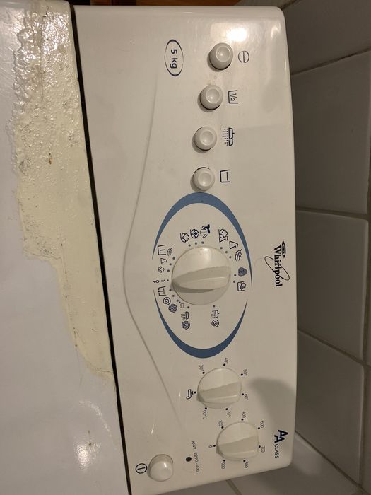 Продам пральну машинку Whirlpool