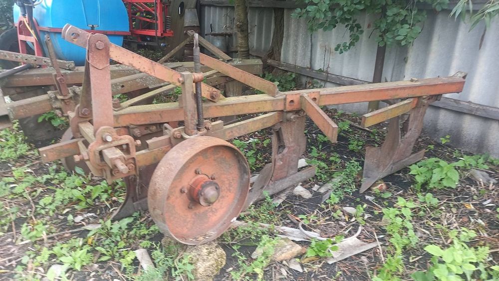 Продам плуг ,культиватор