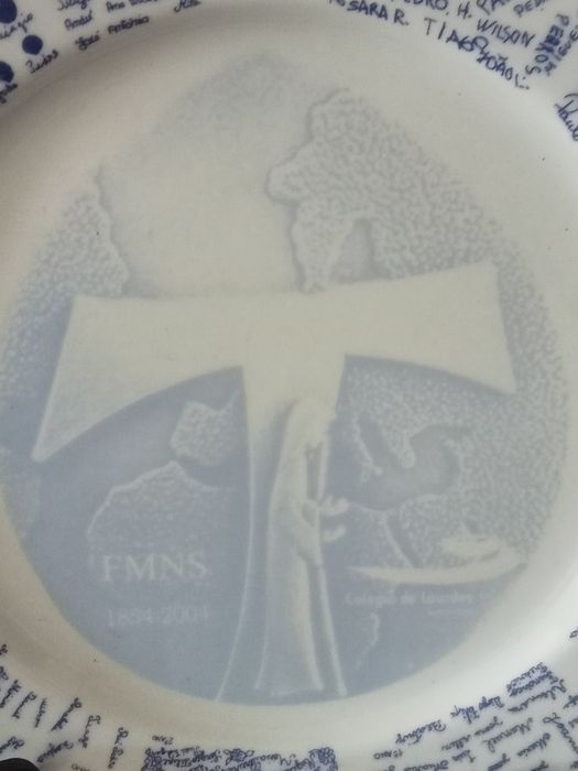 Belo prato de porcelana comemorativo