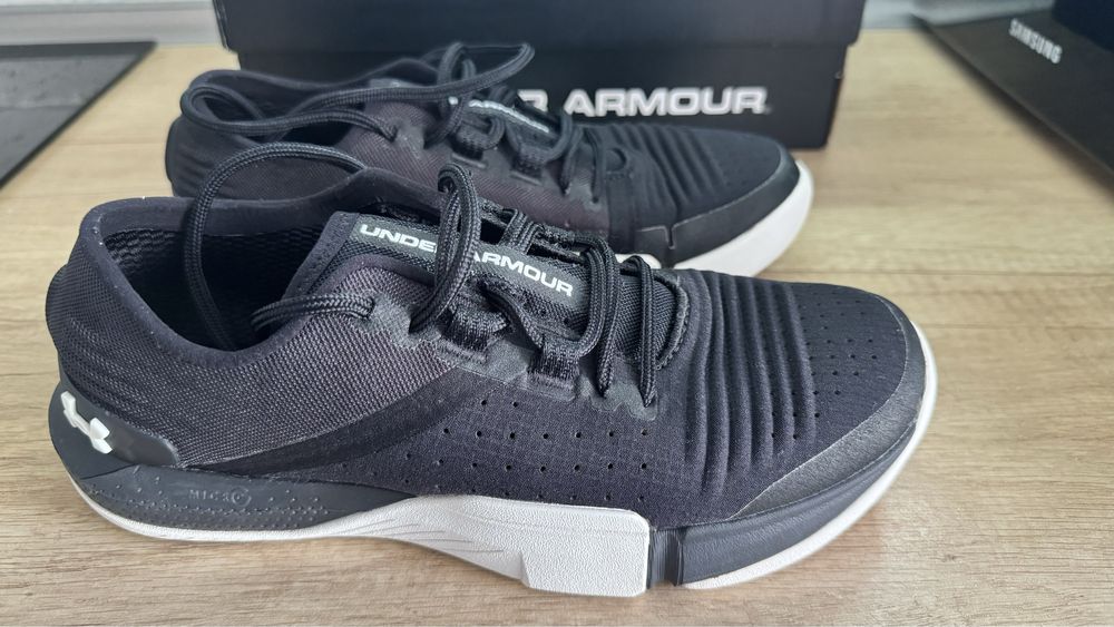 Женские кроссовки Under Armour 36,5 р.