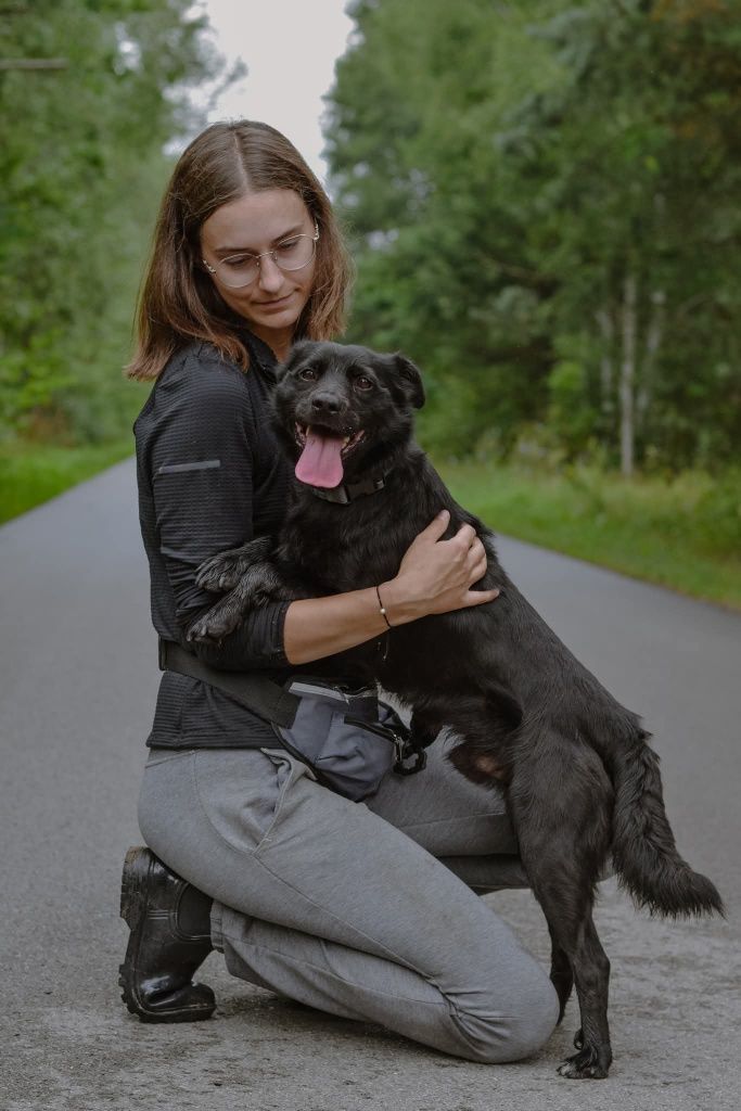 Adoptuj czarnego psiaka