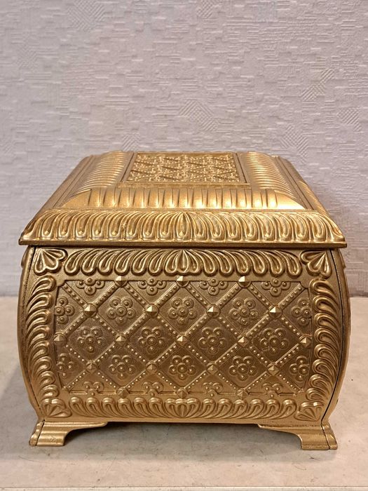 На подарок - Бронзовая шкатулка, ларец СССР  - сплав.