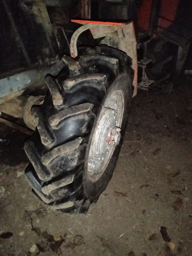 Ursus         902 z przednim napędem