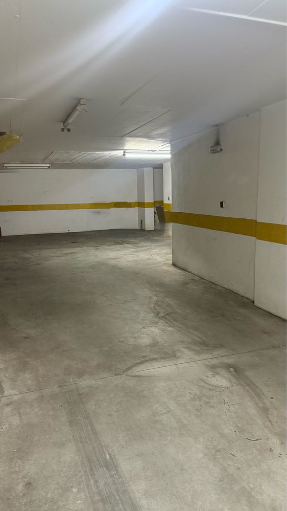 Vende-se T2 suite com terraço Lounge  e um lugar parqueamento!!!