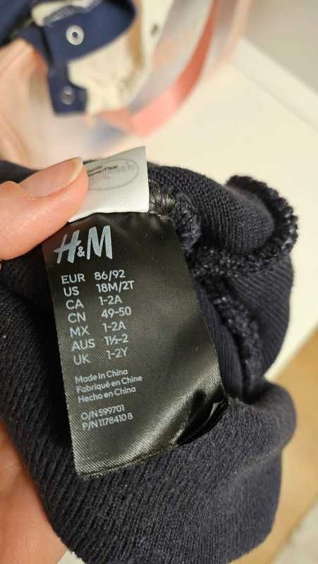 Czarna czapka dziecięca H&M