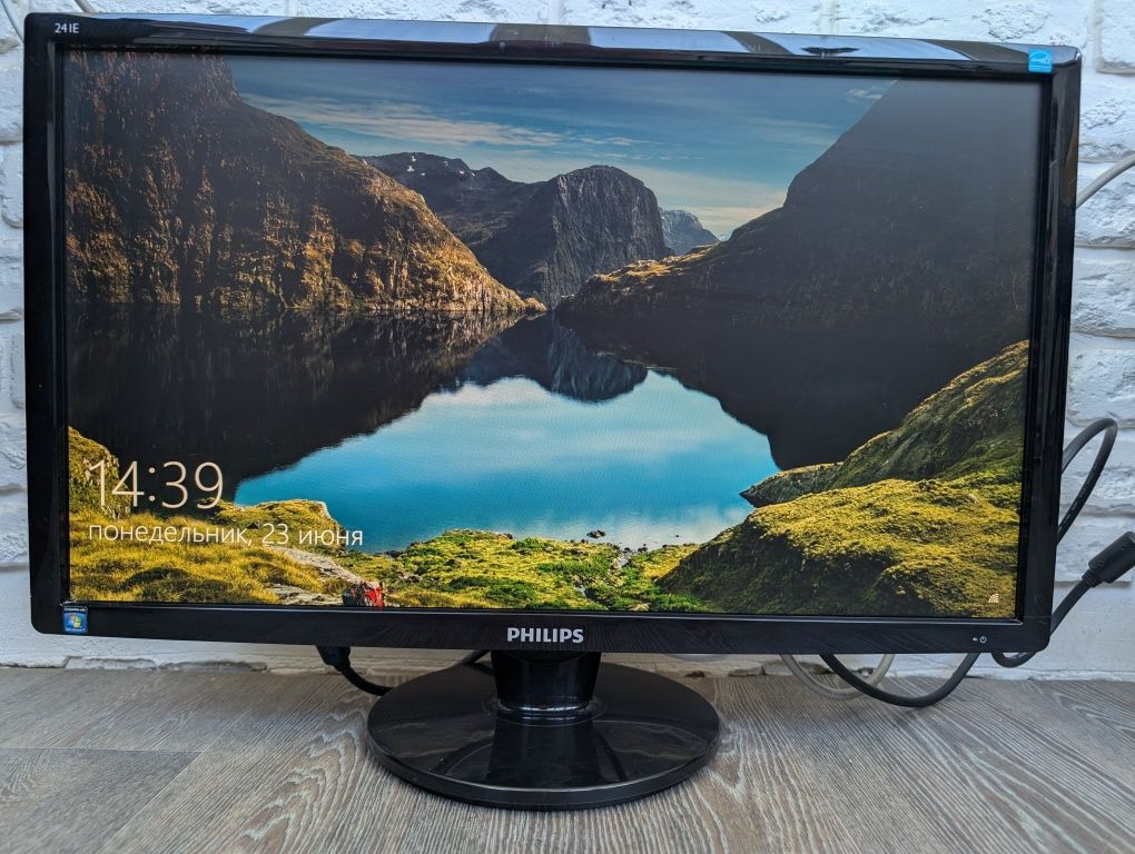Монитор 23.6" Philips 241E1