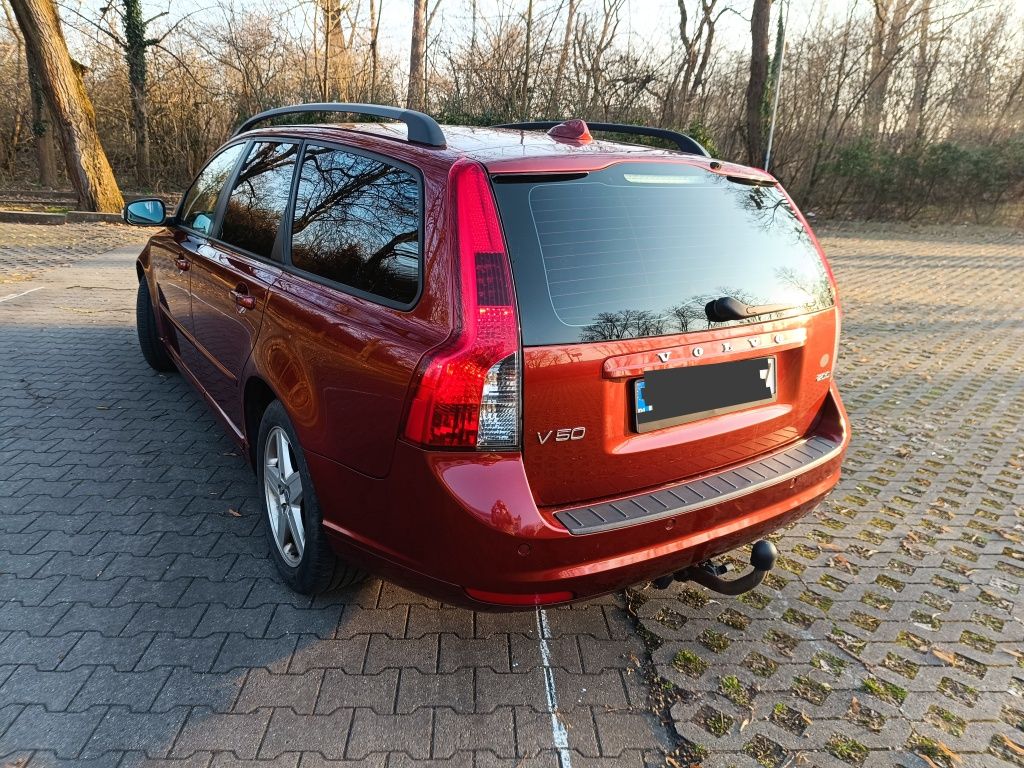 Volvo v50 2.0 2009, stan b. dobry, 320tys.