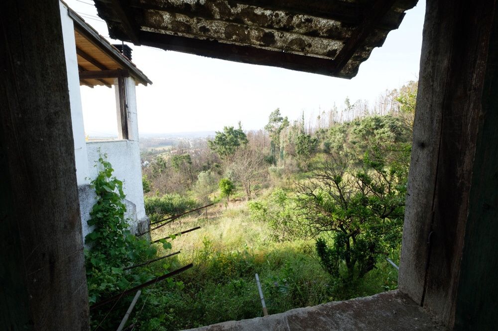 Casa moradia em pedra rústica para restaurar a gosto