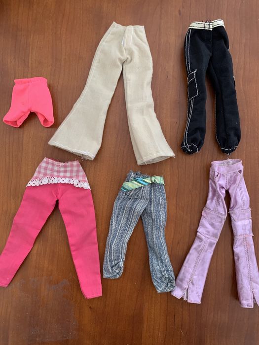Roupas Barbie em bom estado
