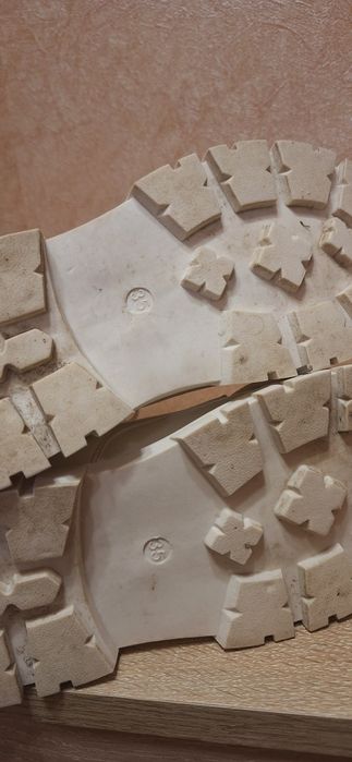 Ботинки на дівчинку