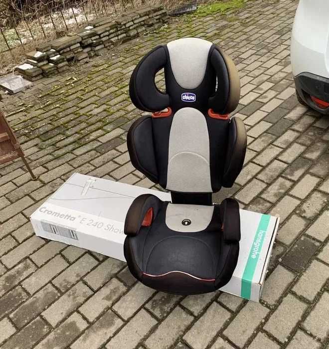 Продам дитяче автомобільне крісло Чікко