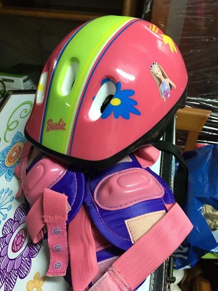 Capacete e proteções Barbie