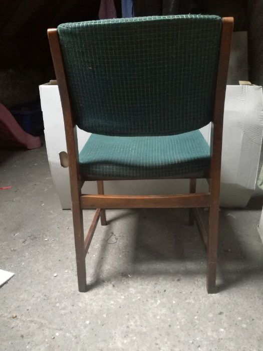 krzesła z PRL w stylu Vintage