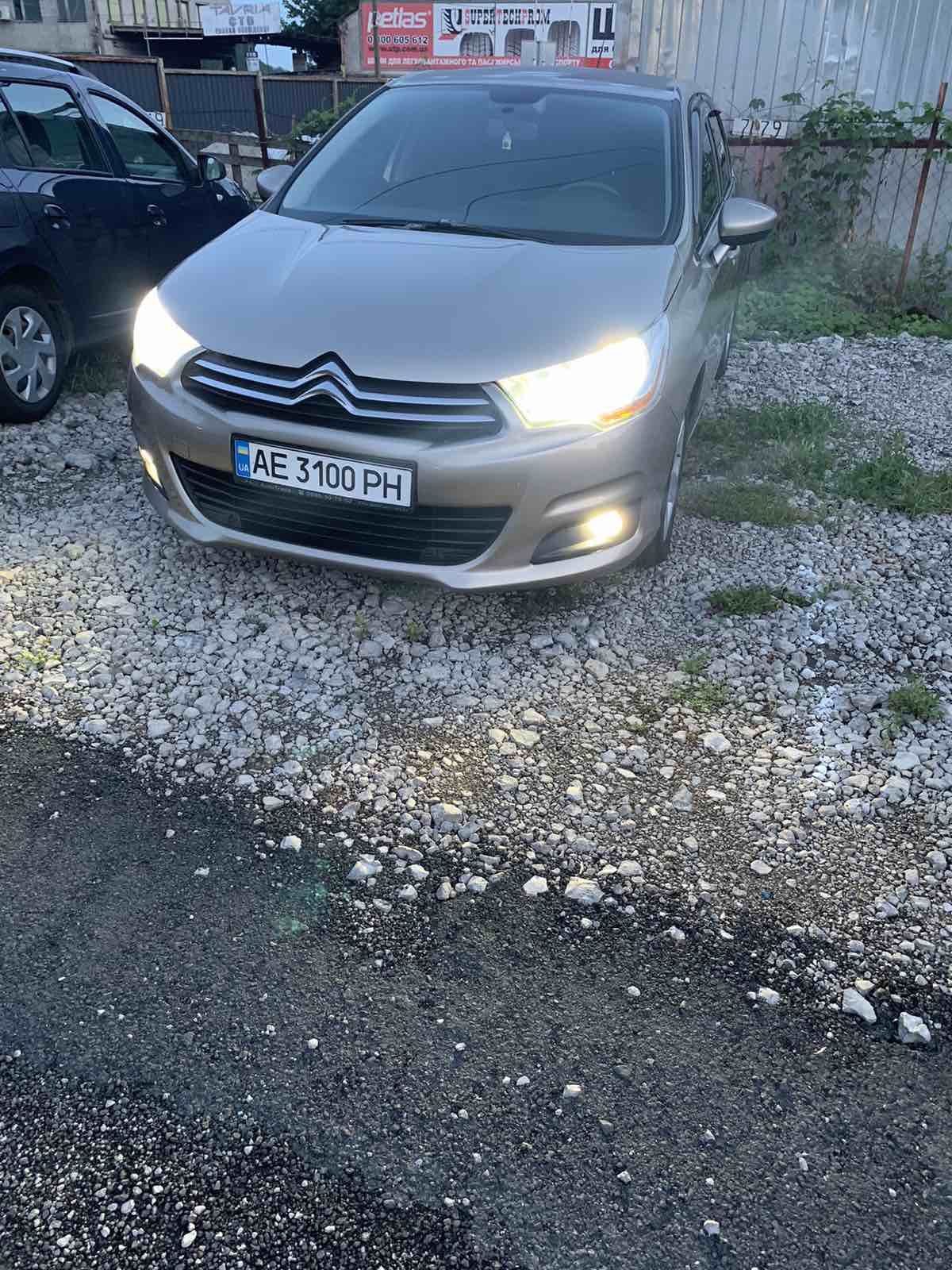 Продам машину Ситроен С4 В7