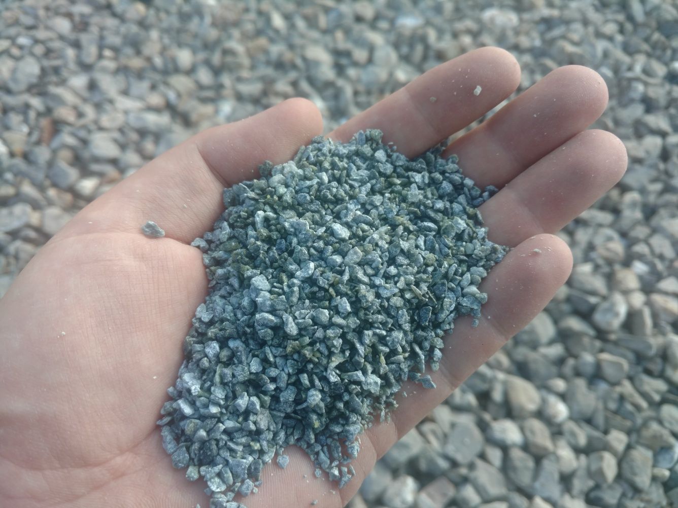 Grysik 1-3mm fuga czarny drobny grys bazaltowy granitowy gres piasek