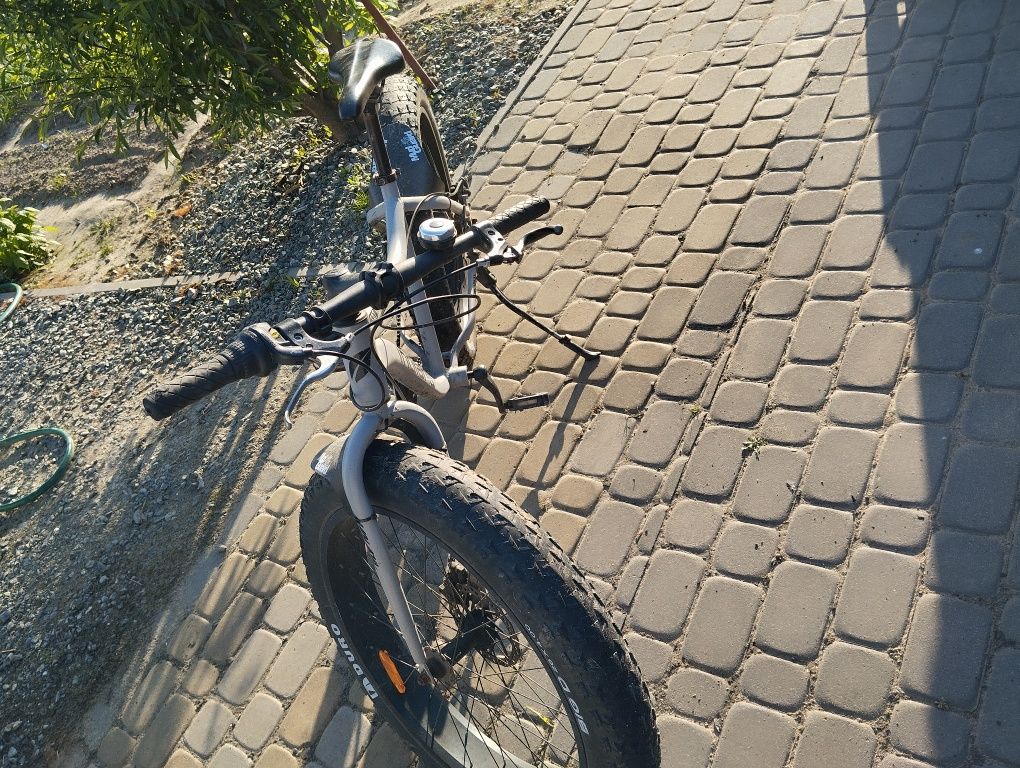 Sprzedam rower FAT BIKE w bardzo dobrym stanie.