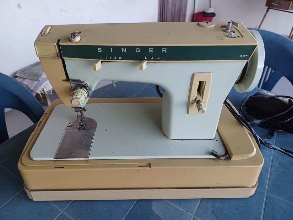 Máquina costura Singer