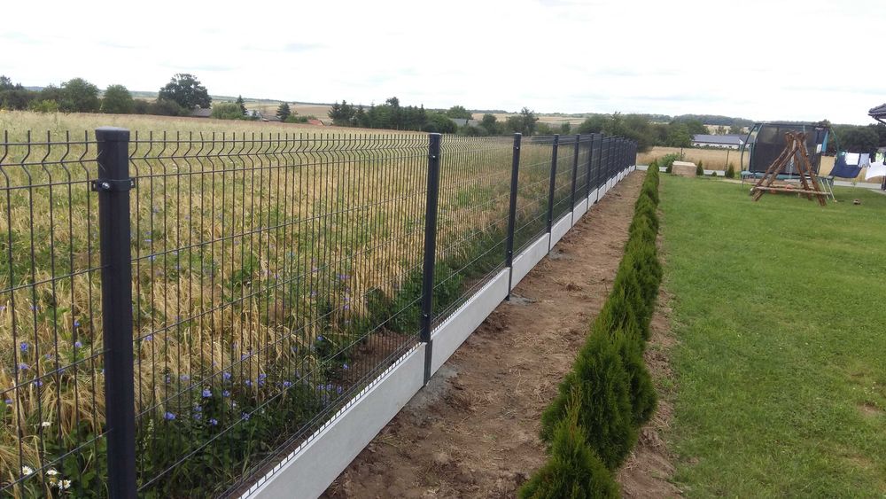 Montaż ogrodzeń z materialami panelowe