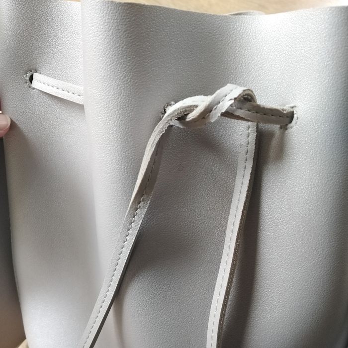 Srebrno-szara torebka typu worek(uszkodzona)