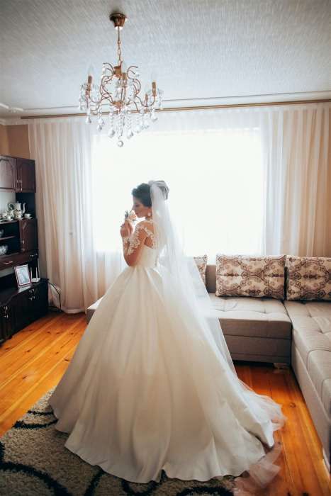 Свадебное платье/ весільна сукня, атласное кружывное платье с рукавами