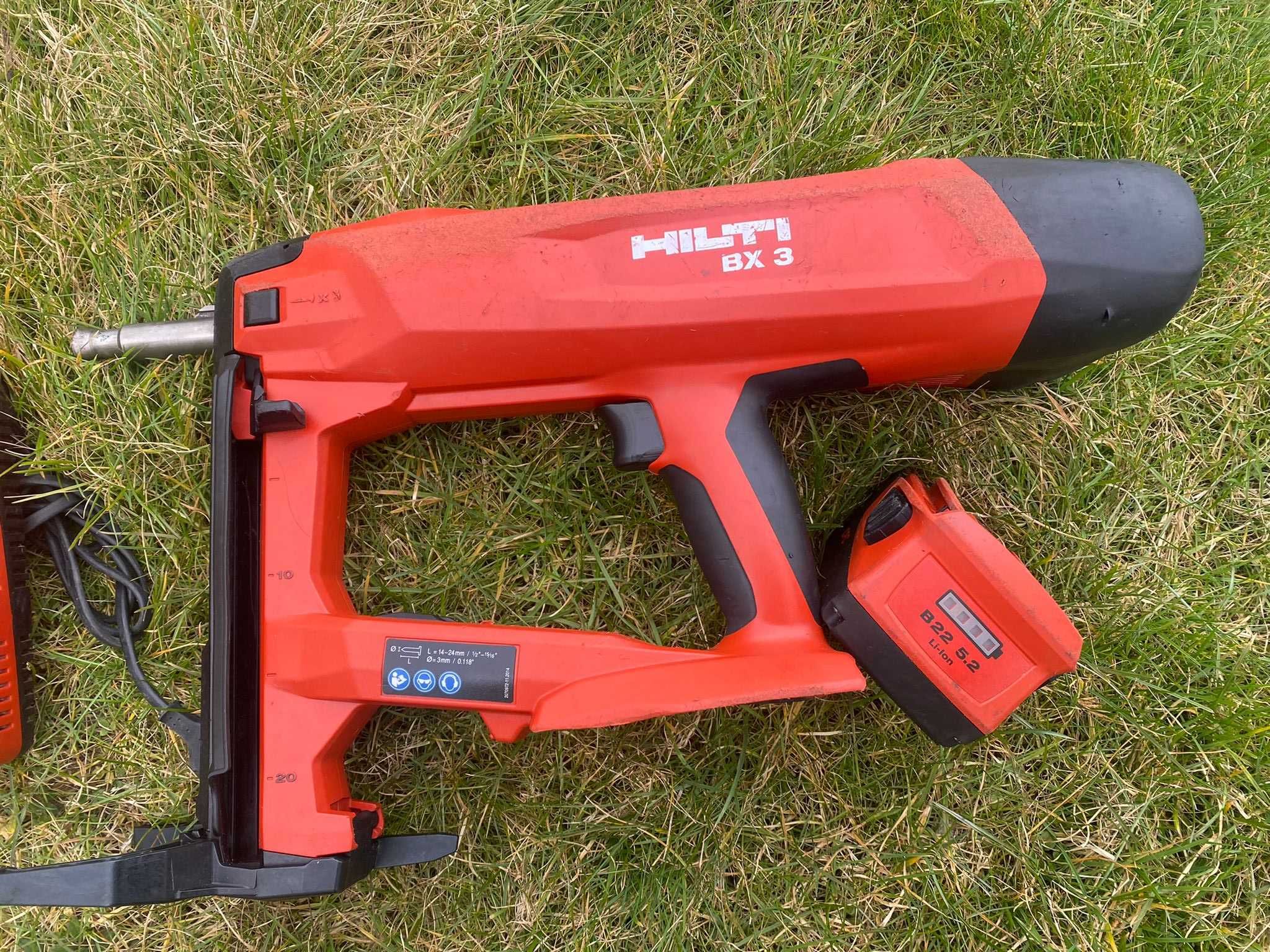 Osadzak akumulatorowy HILTI BX 3 + akumulator