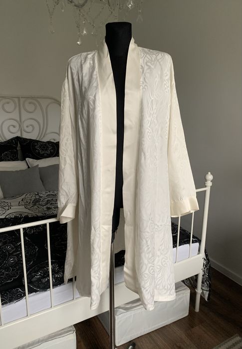 Hutschreuther Collection jedwabny beżowy szlafrok podomka