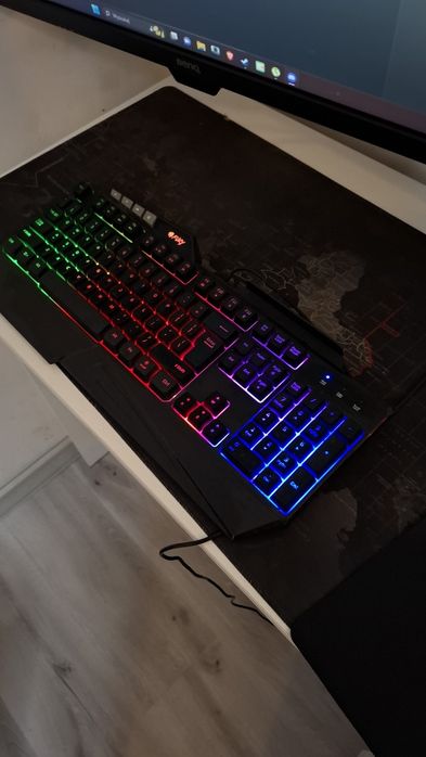 Klawiatura dla gracza Fury Skyrider świecącą duża