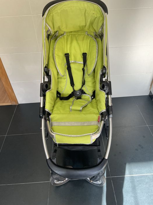 Carrinho ee bebé com ovo