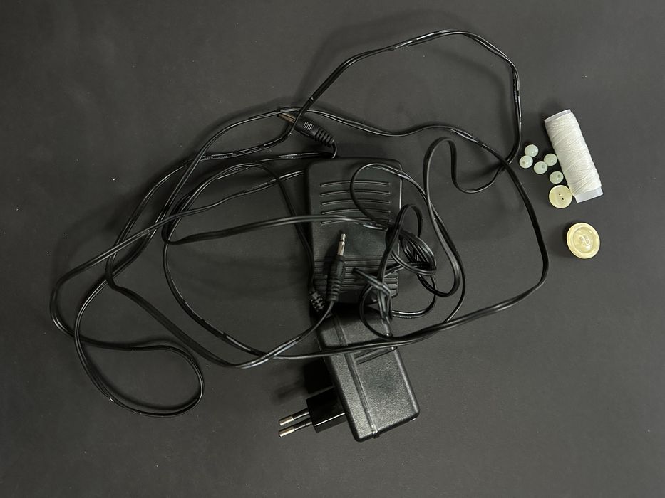 портативна міні-швейна машинка.