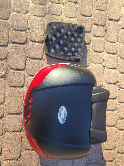 Kufer centralny Givi + mocowanie