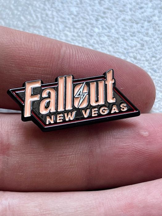Pin Estilo "Fallout: New Vegas" - Novo, Selado