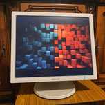 Робочий монітор Samsung SyncMaster 960 BF 19"